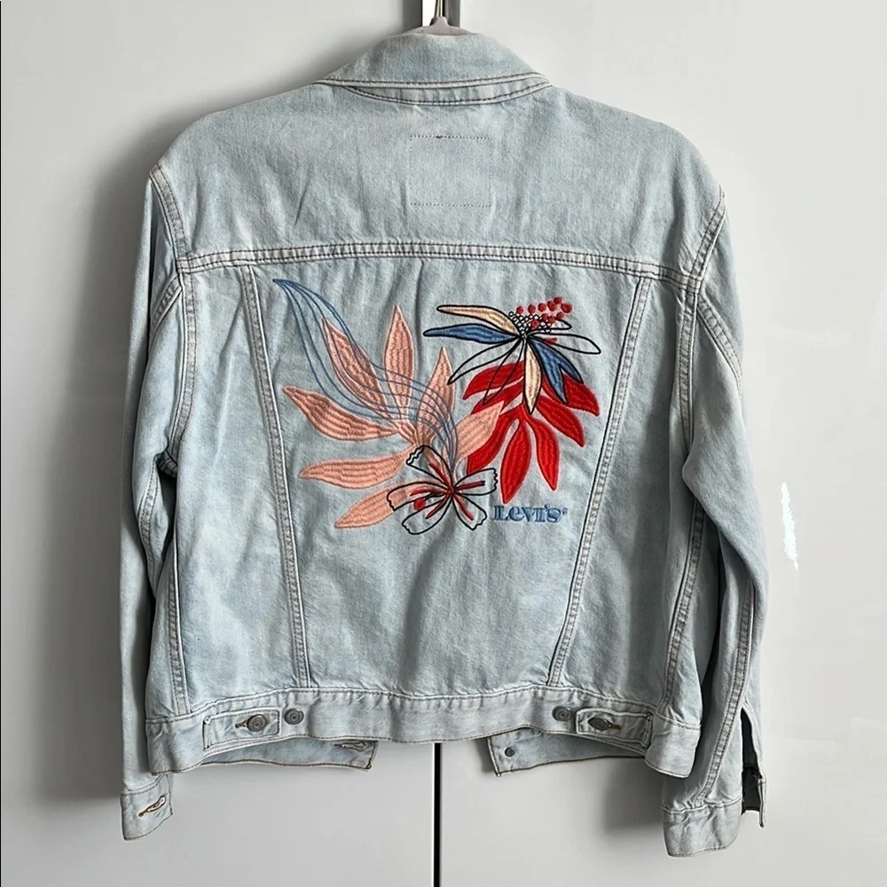LEVI’S NWOT Light Blue Embroidered Denim Jacket, Size M - Picture 1 of 14